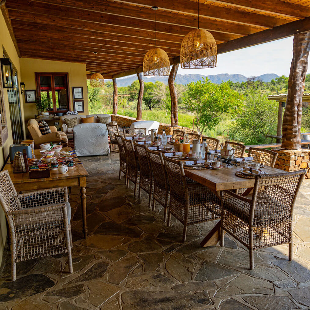 waldeck-namibia-lodge-outdoor-dining-area
